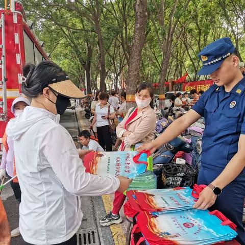 武安消防“蓝朋友”便民服务站高考期间积极开展便民服务工作