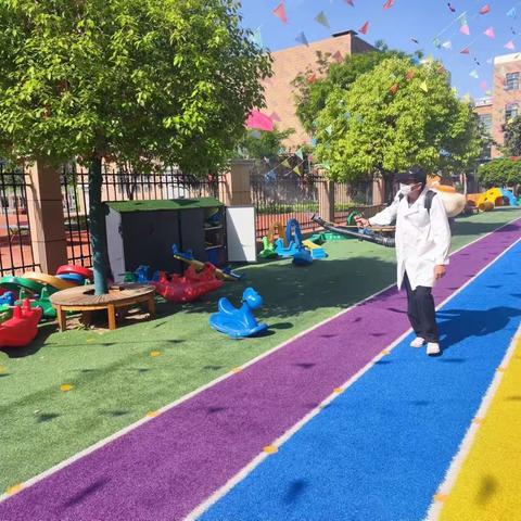 【龙泉中心园·安全】全面消杀筑防线  凝心聚力保安全——滕州市龙泉街道中心幼儿园联合滕州市疾控中心开展环境卫生大消杀工作