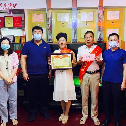 曙光社区开展为现役军人荣立三等功送喜报活动
