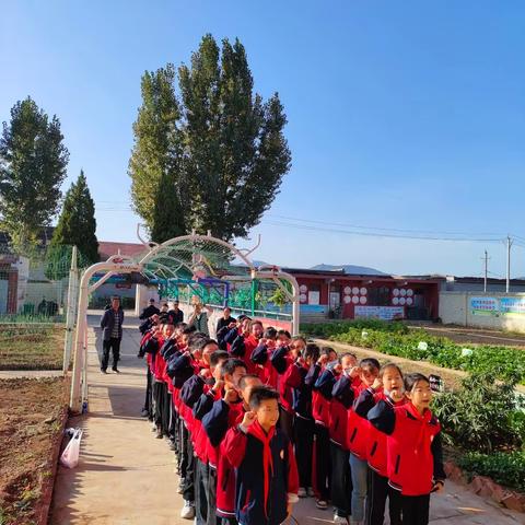 追寻红色足迹，传承红旗渠精神——东姚完小北校五1班学生红旗渠精神研学活动