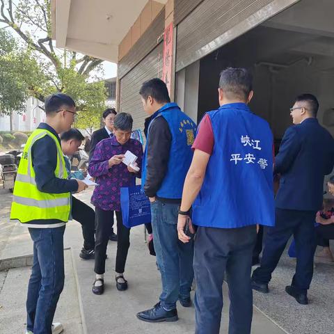 峡江县马埠镇护路办深入村庄开展爱路护路宣传活动