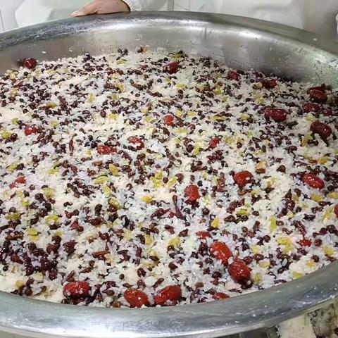 地方特色餐食融入校园食堂，打造多元饮食文化阵地