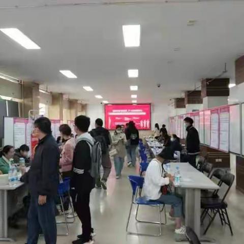 市区联动促就业 军民融合保发展 莲湖区联合西安市人才服务中心开展民营企业服务月军人家属专场招聘活动