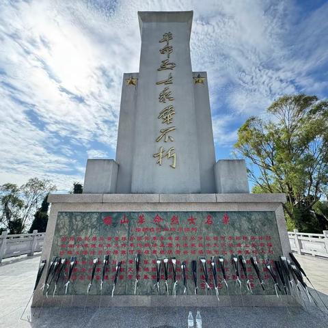 【吉阳区抱坡大社区团委】开展“追思先烈承红色，研学铸魂守和平”红色主题活动