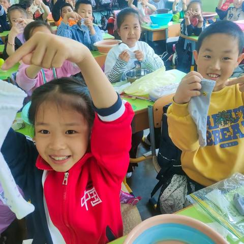 新抚区民主小学劳动周纪实——快乐劳动周 实践促成长