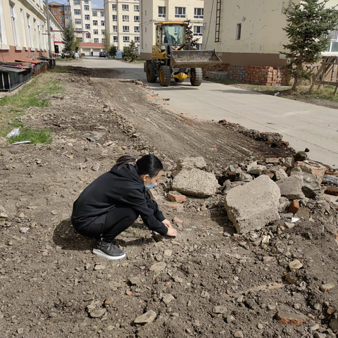 【暖心服务小分队】河西街道幸福社区暖心服务小分队开展“群众身边无小事 垃圾清理暖民心”志愿服务活动