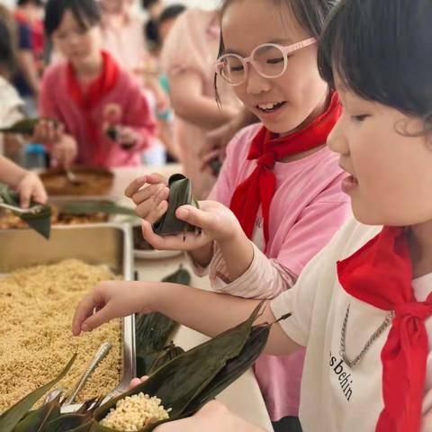 “粽香沁人心，浓浓端午情”——东方学校岱石教学点开展端午节活动