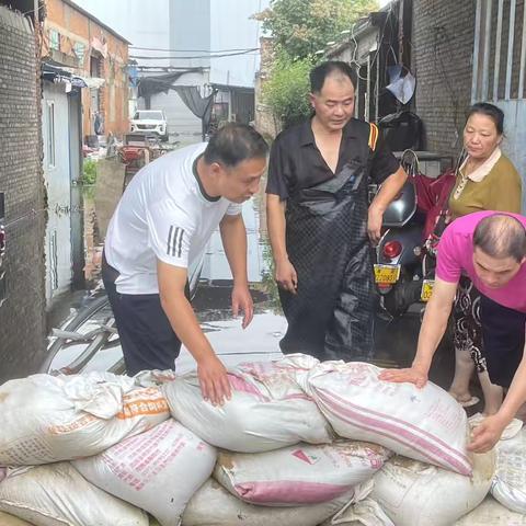 涉水入企走访   减灾纾困助企