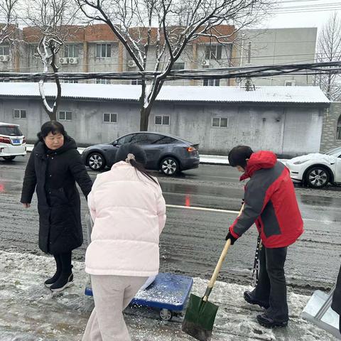 厢安社区——我为居民办实事 扫雪铲冰保供暖