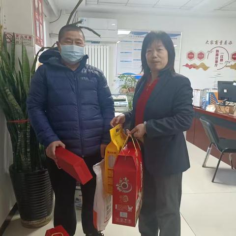 走访慰问送春联，真情关怀暖人心——厢安社区开展春节优抚慰问活动