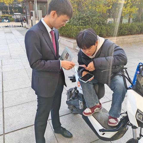 建行济源大道支行走进商铺开展反诈宣传活动