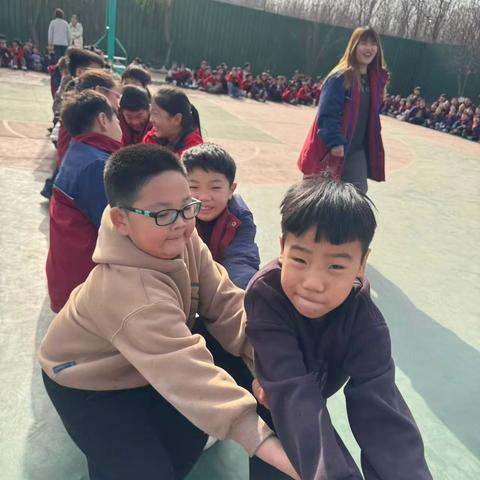 运河小学成功举办2025年冬季拔河比赛