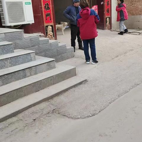 不忘初心，心系百姓 ——运河小学元旦前夕开展送年历活动