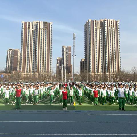 英姿飒爽展风采，雄鹰振翅欲高飞——梨园学校三年级队列队形比赛