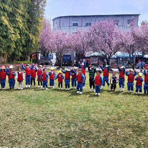 活力春日 拥抱自然 ——官渡区古镇幼儿园（中二班）春游记