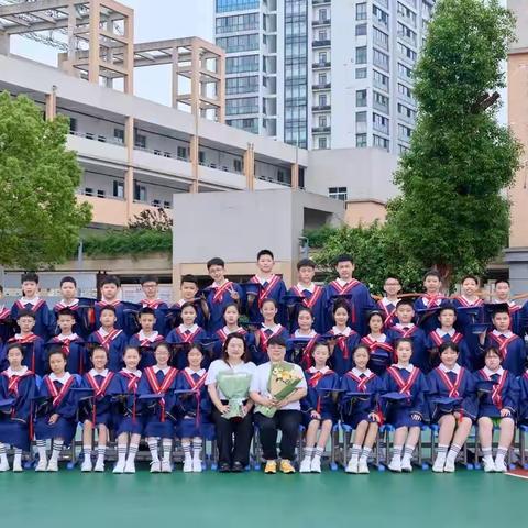 “欢欣离别，展望未来” 博才阳光实验小学1810班毕业纪念册