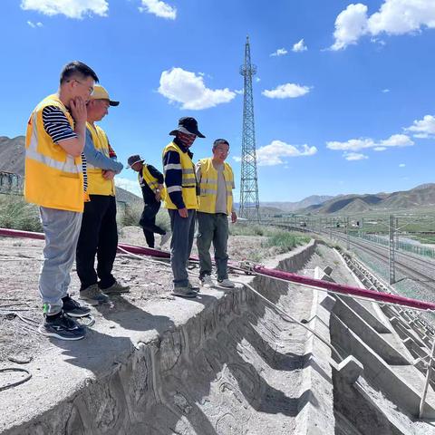 青藏线K375+300-800排水不良整治施工有序推进