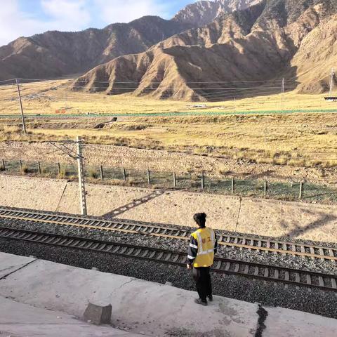 青藏线上的汛期守护者