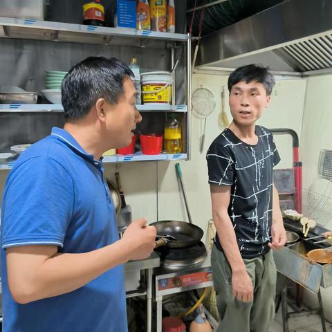 【先锋龙洞】突击检查餐饮店，打赢蓝天保卫战
