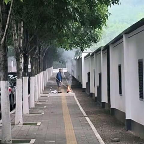 【先锋龙洞】做好日常巡查，制止焚烧垃圾，加强环境保护