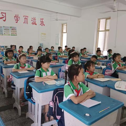 荷叶塘学校书法3班6月15日活动剪影