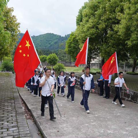 【党建带团建】暖心走进敬老院 重温红色光荣史——私立育才学校党员和优秀团员走进敬老院并参观方志敏故居