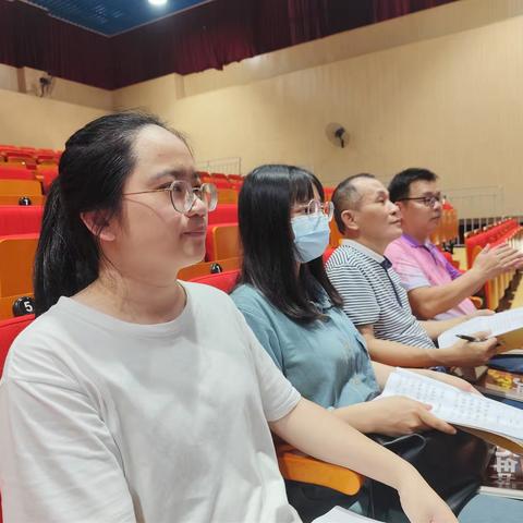 海口市长流中学初二、初三历史备课组参加海口市历史学科中考备考培训会
