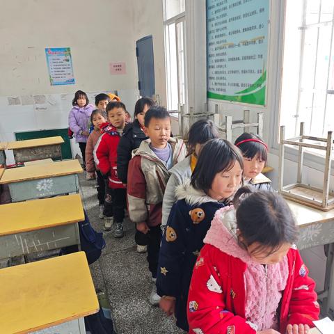 学无“纸”境，快乐无“笔”——左安圆溪小学二年级无纸化测评活动