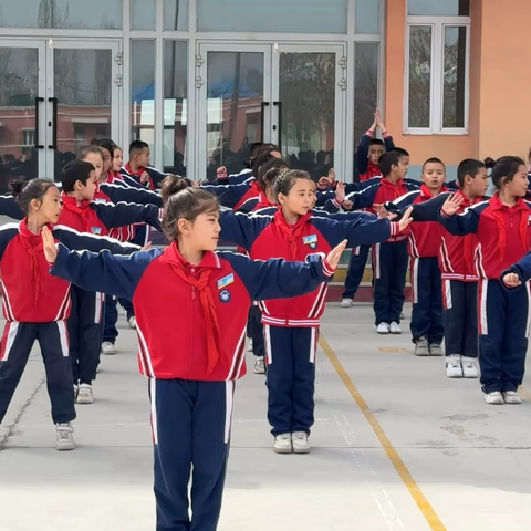 同做一套操，共筑团队心 ——兰干镇新荣第一小学广播体操比赛