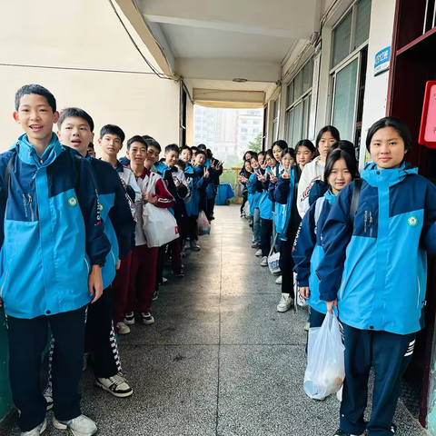 宁远八中2312班“学习革命精神 传承非遗文化”红色研学实践活动