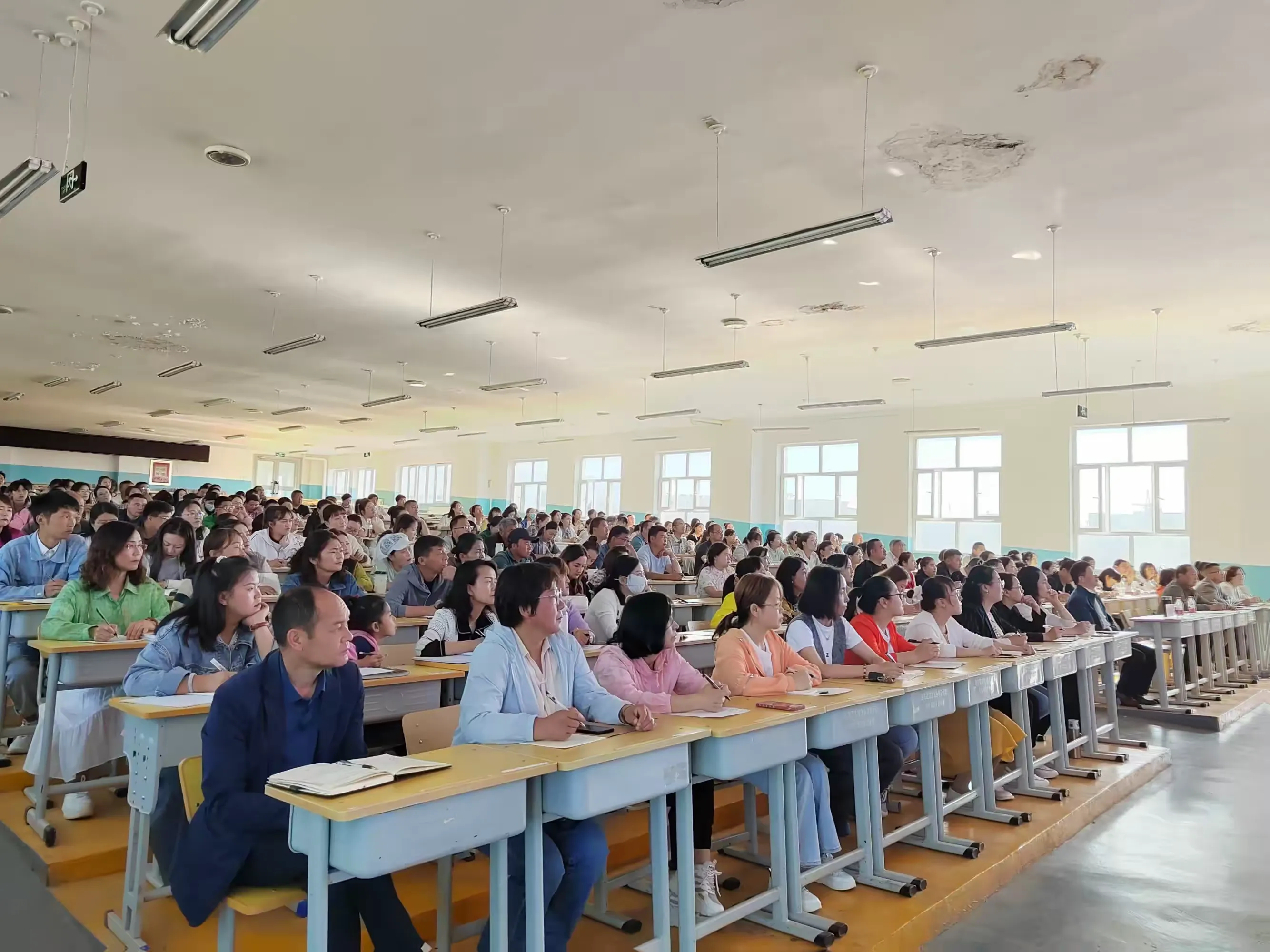 最后,昭苏县第一小学董兴华老师与昭苏县第二中学杨春玲老师作为学科