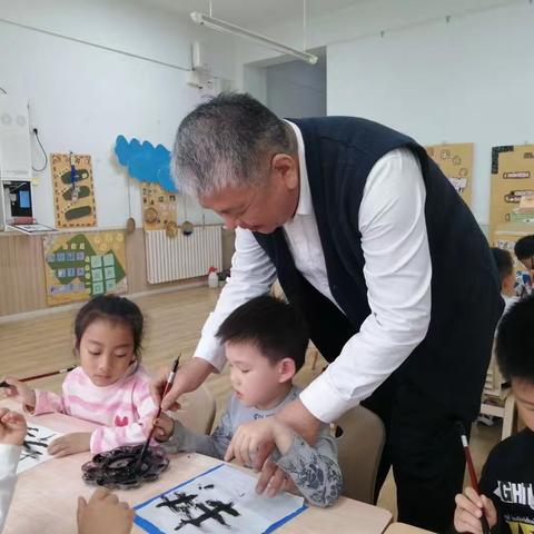 软笔润童心 墨香溢满园