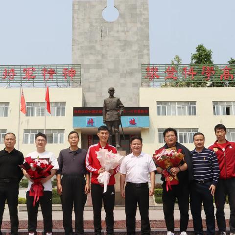 中国足球名宿区楚良与广东省民间足球促进会走进罗定市廷锴纪念中学开展青少年足球文化推广活动