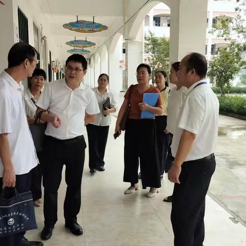 以视导促提升，助力教学质量再进阶——记港南区教育局教研室到八塘街道中心学校视导活动