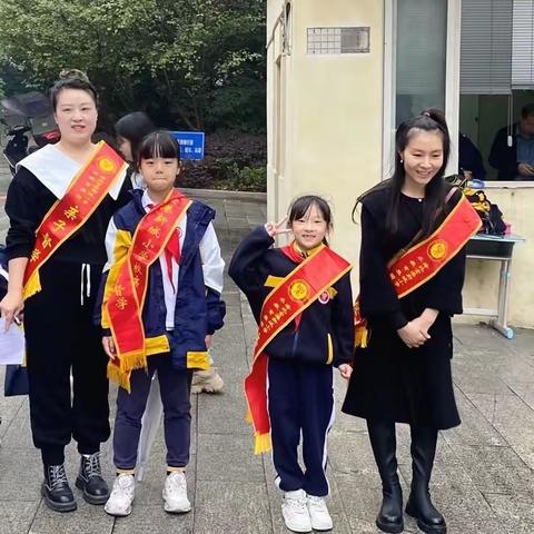 家长督学促共育，幸福教育暖人心———纪渝北空港新城小学309班阳光班家长督学活动