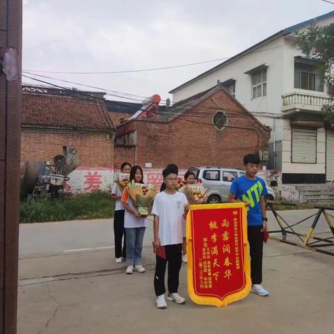 《春风育桃李 锦旗谢师恩——祝楼乡新城完全小学家长赠送锦旗》