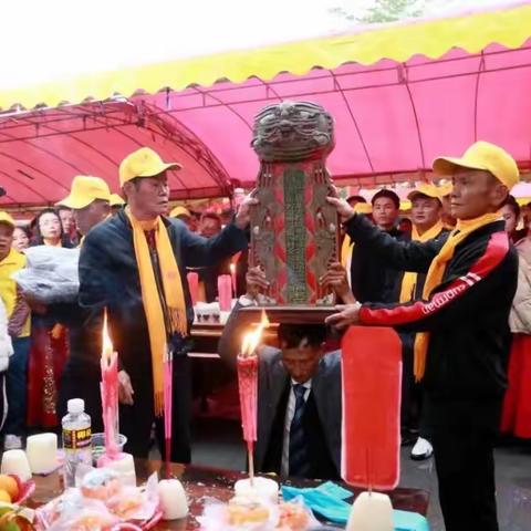 2024年清明节祭扫海南温氏始祖定元公墓邀请函