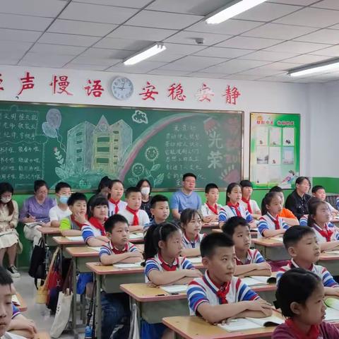 手中有尺课标引，心中有度教研行--金铭钥学校到开元小学进行听课教研活动