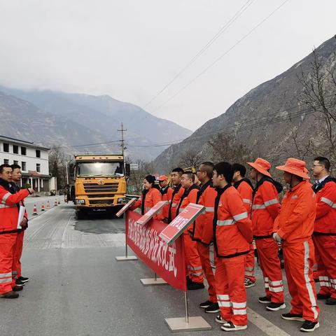 以赛促学    争做养路先锋 舟曲公路段开展油路修补技术比武活动