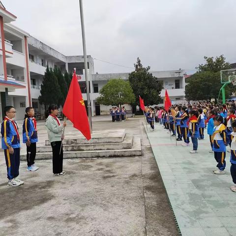 喜迎建队日    争做好队员