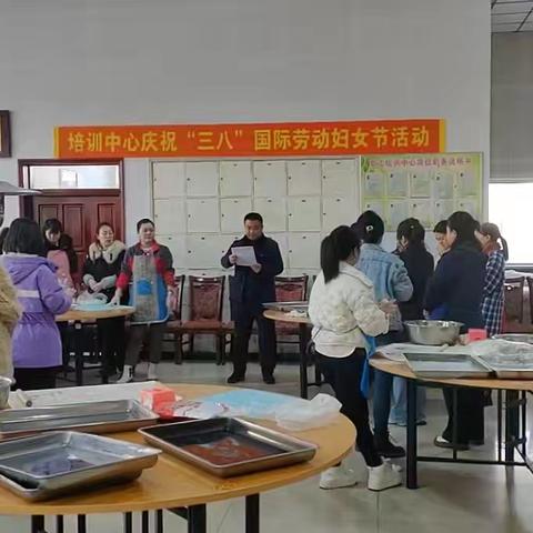 培训中心开展庆“三八”国际劳动妇女节“巾帼绽芳华、争做饺饺者”包饺子趣味活动
