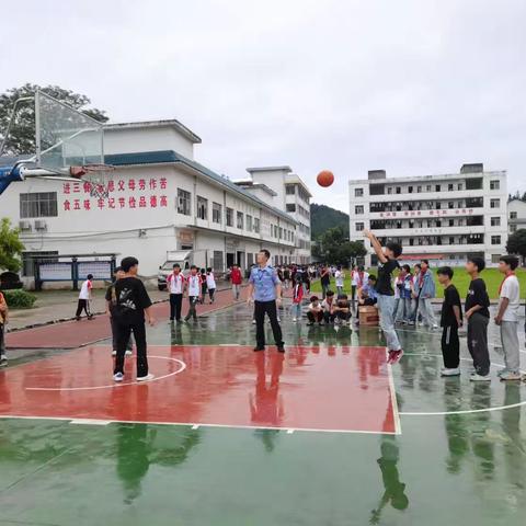 良口乡中心小学高年级校区开展2024年“六一”儿童节游园活动