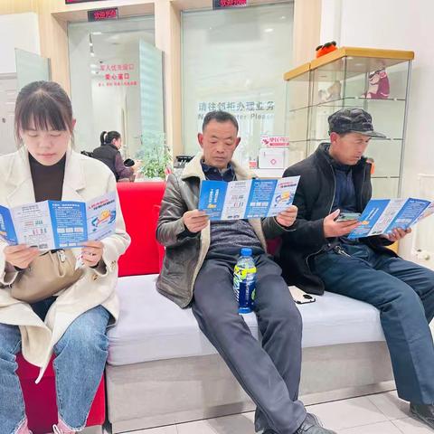 枫林湾综合支行开展“3·15”期间反假货币宣传