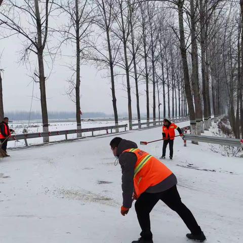 鹿邑县交通运输局农村公路管理所雨雪冰冻灾害天气公路安全保通在行动