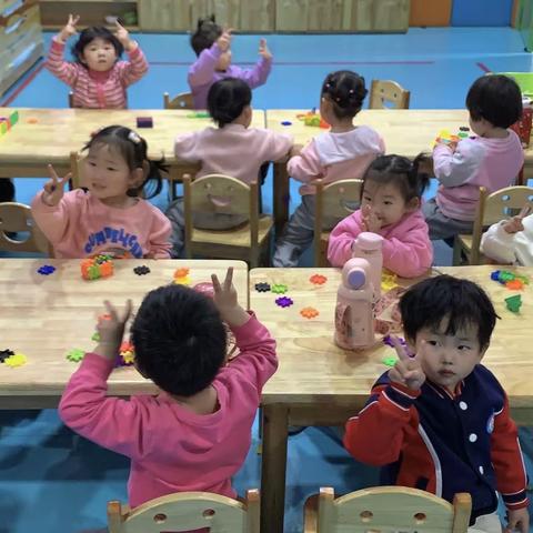 津宁幼儿园托班一周小记幼儿园的小快乐