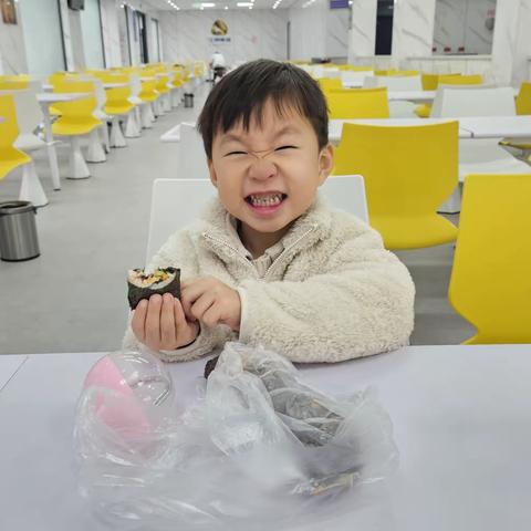 德兴市铜矿幼儿园小一班主题活动《家乡的美食》