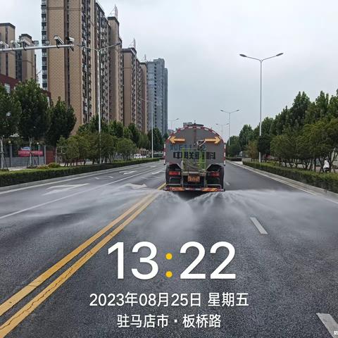 开发区城管局环卫所持续开展“周五城市清洗”行动