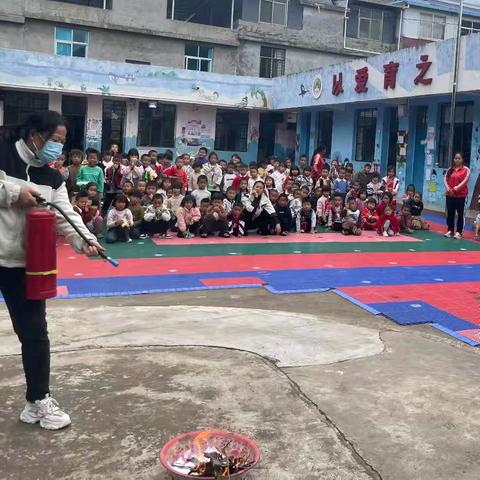 “火”速演练，防患未“燃” ——新平县扬武百晨幼儿园消防应急演练活动