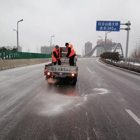 源汇区公路事业发展中心全力打好除雪保畅持久战