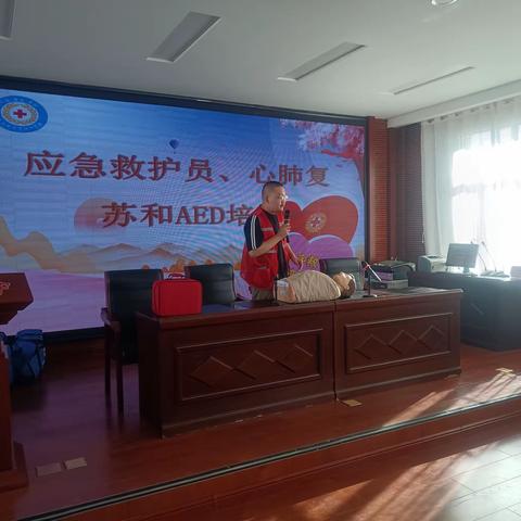 急救技能进校园 守护师生保安全